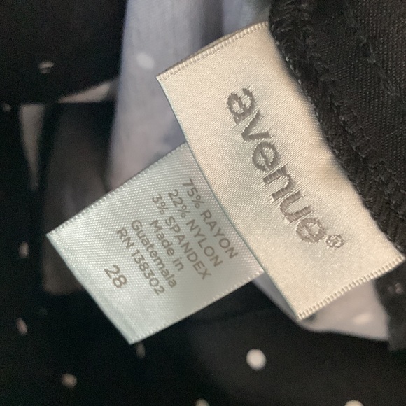 Avenue elastic waist Sz 28 Capri pants. Black wire dots. Floral border. So cute - Picture 7 of 7